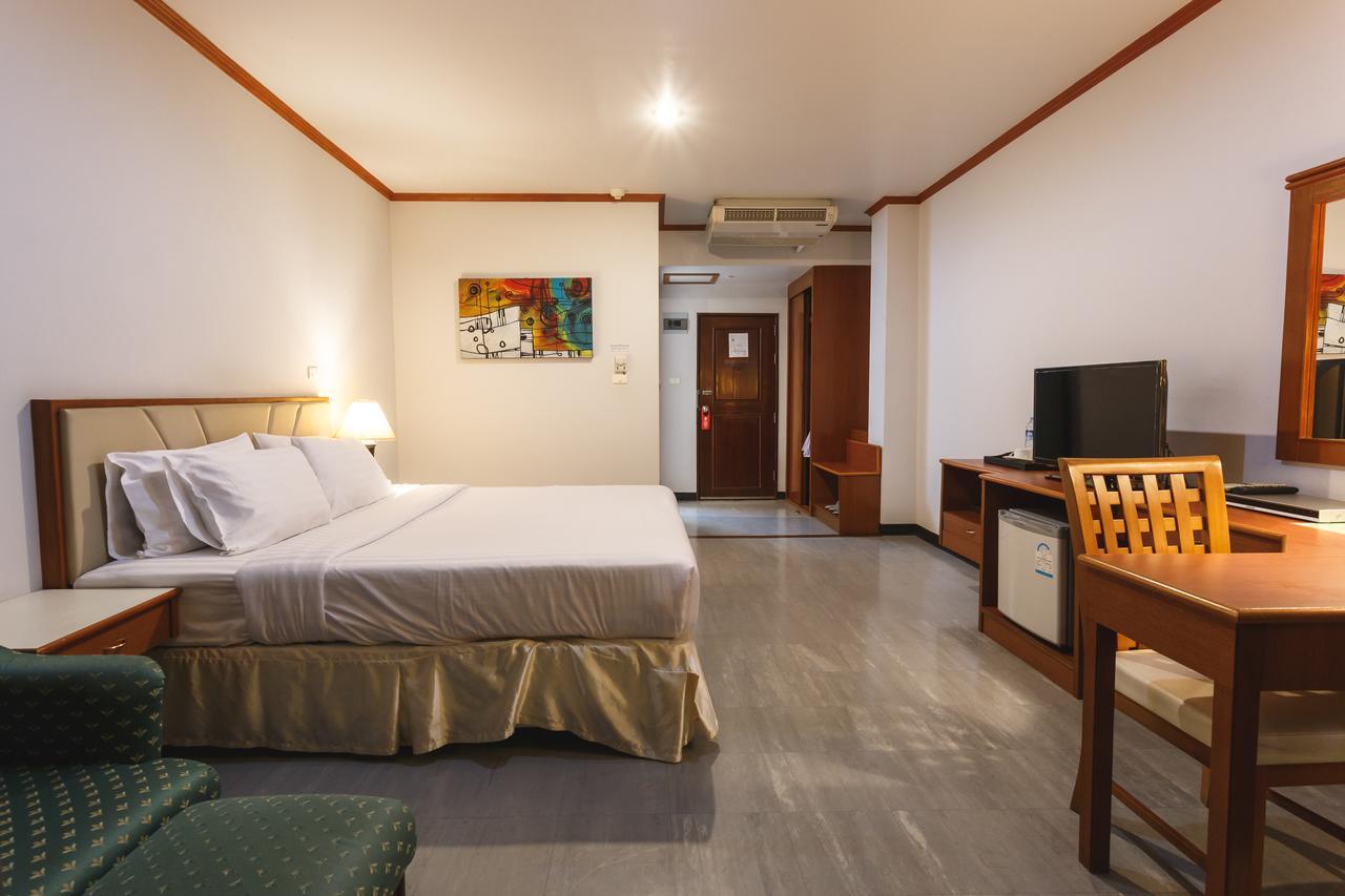 Surin Majestic Hotel Luaran gambar