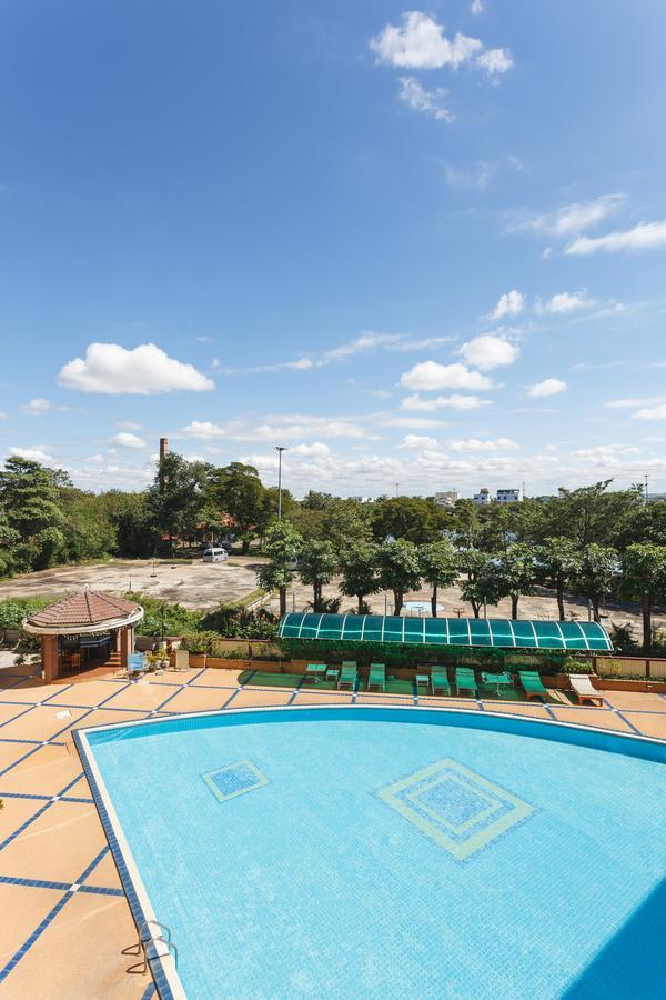Surin Majestic Hotel Luaran gambar