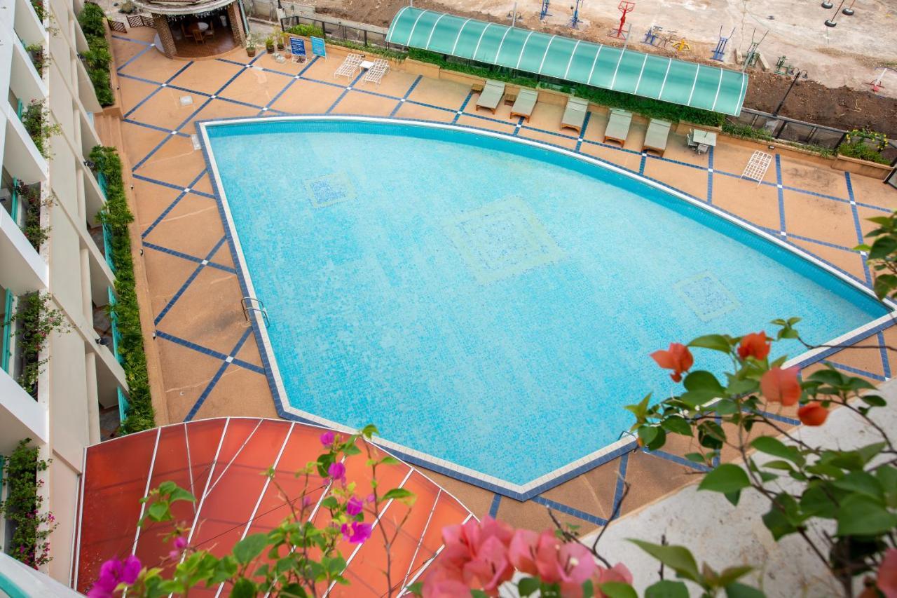 Surin Majestic Hotel Luaran gambar