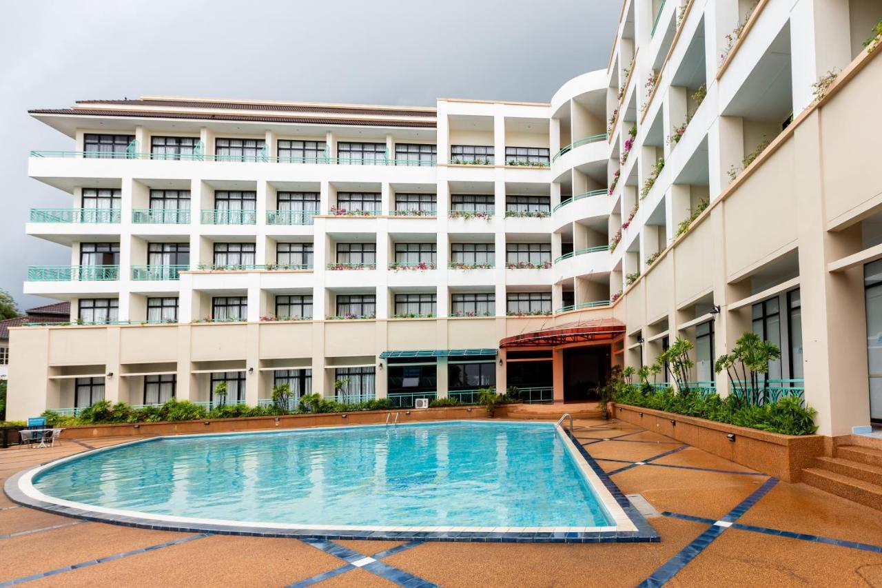 Surin Majestic Hotel Luaran gambar